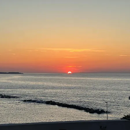 Apartment La Mia Terrazza Sul Mare - Mared'amare